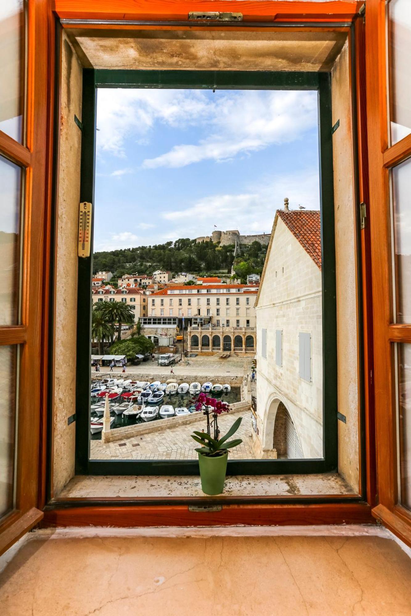 Apartment Lilly With Amazing City View Hvar Town Exterior photo