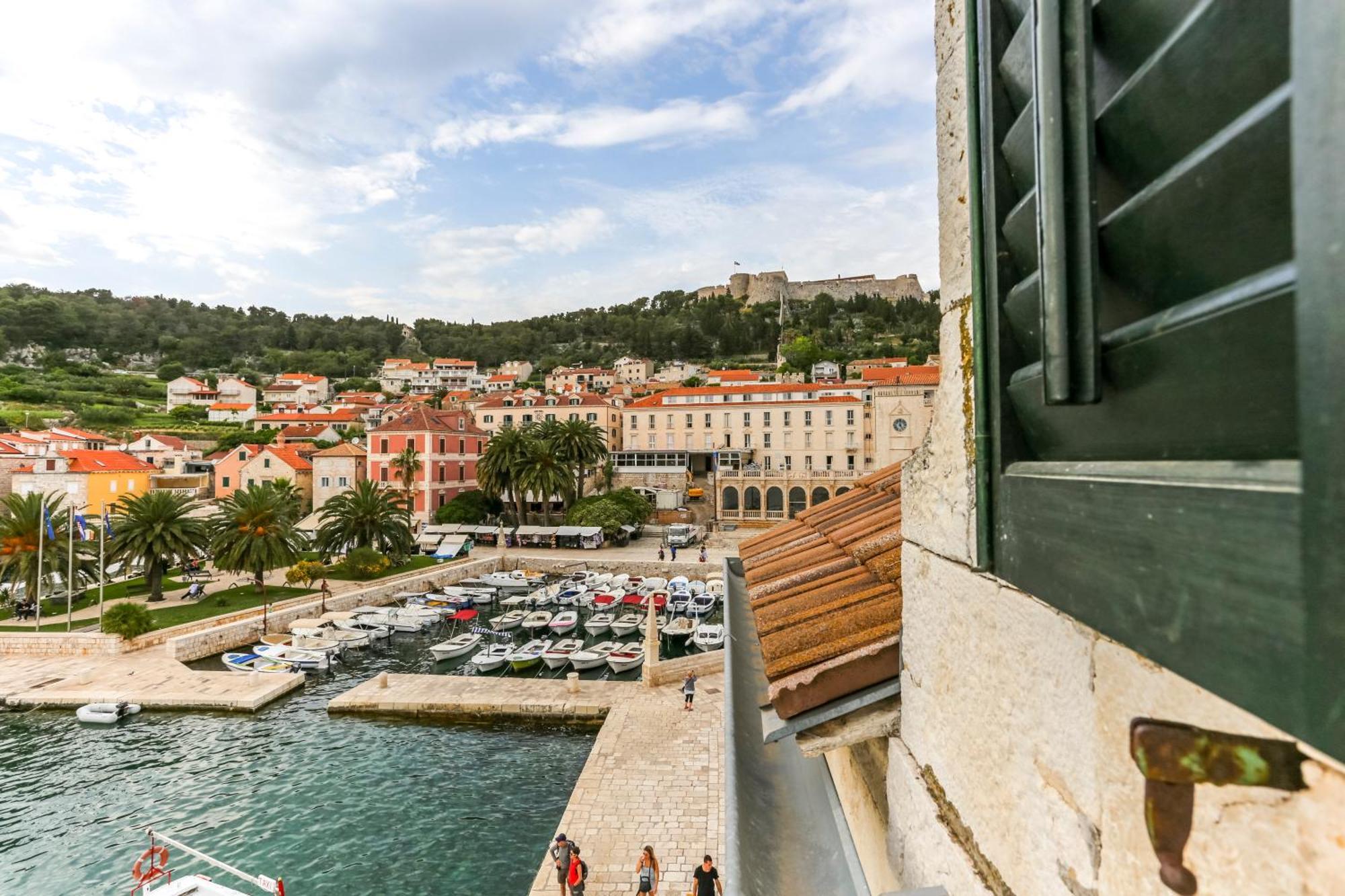 Apartment Lilly With Amazing City View Hvar Town Exterior photo